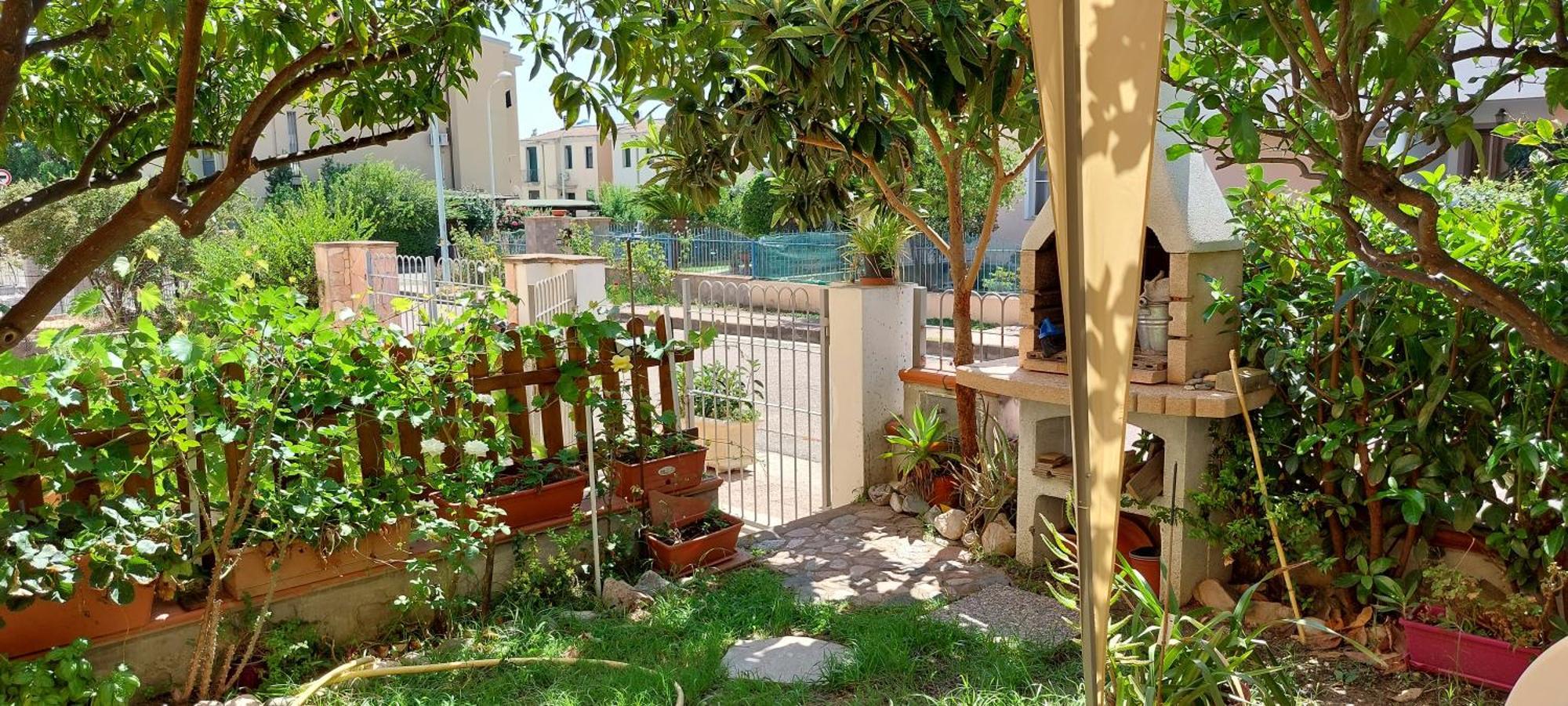 Casa Vacanze Laura ตอร์โตลี ภายนอก รูปภาพ