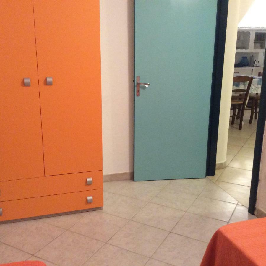 Casa Vacanze Laura ตอร์โตลี ภายนอก รูปภาพ
