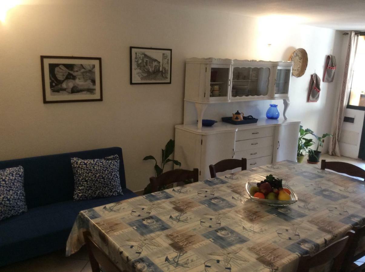 Casa Vacanze Laura ตอร์โตลี ภายนอก รูปภาพ