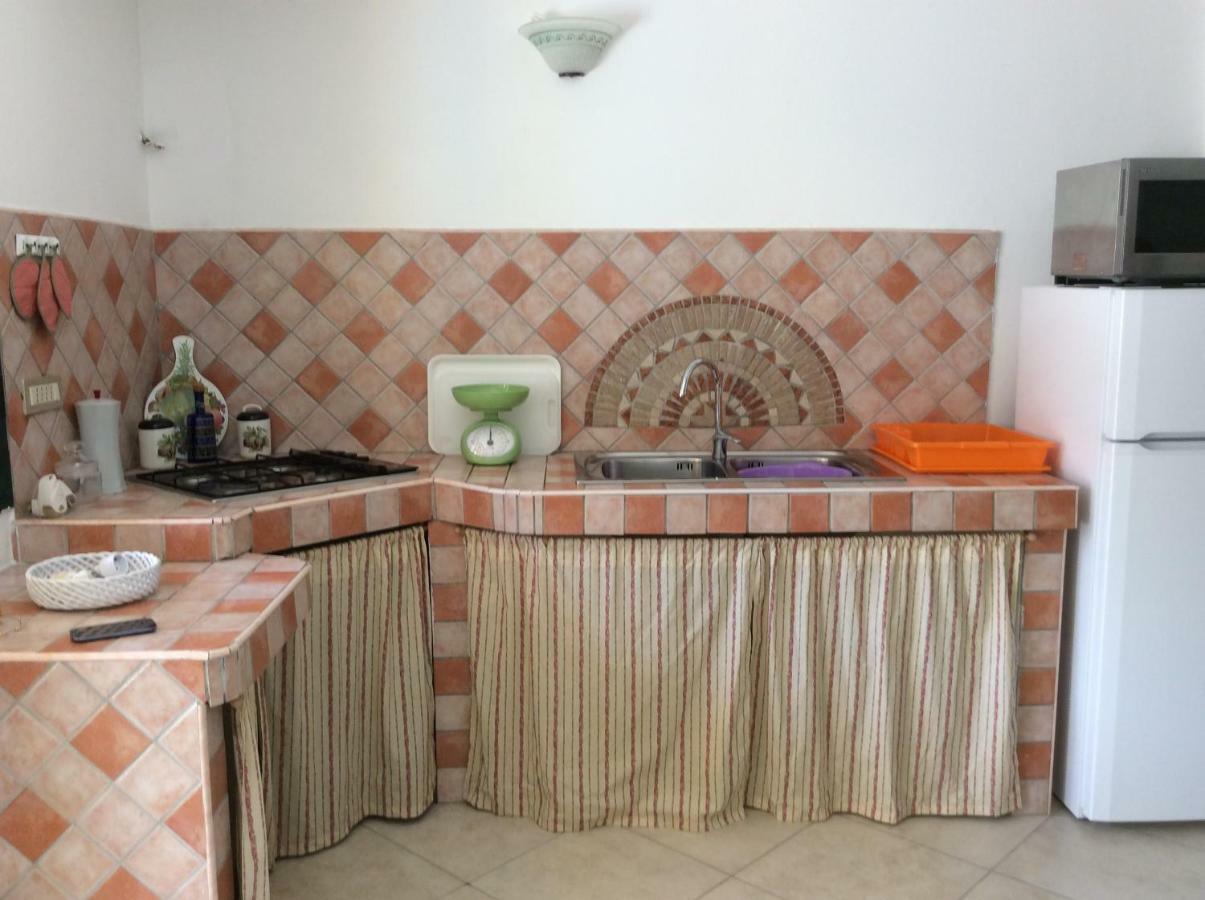 Casa Vacanze Laura ตอร์โตลี ภายนอก รูปภาพ