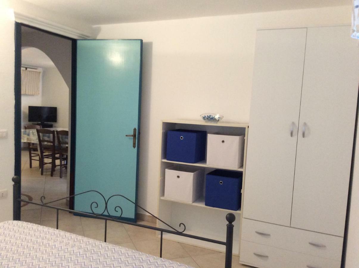 Casa Vacanze Laura ตอร์โตลี ภายนอก รูปภาพ
