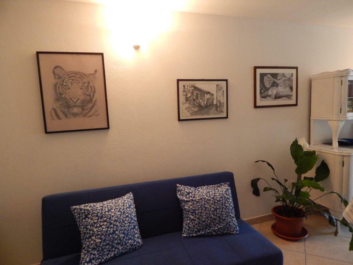 Casa Vacanze Laura ตอร์โตลี ภายนอก รูปภาพ