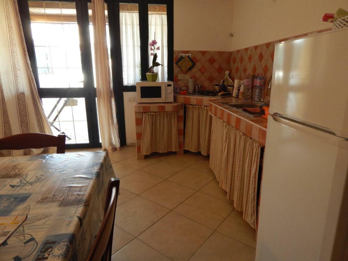Casa Vacanze Laura ตอร์โตลี ภายนอก รูปภาพ