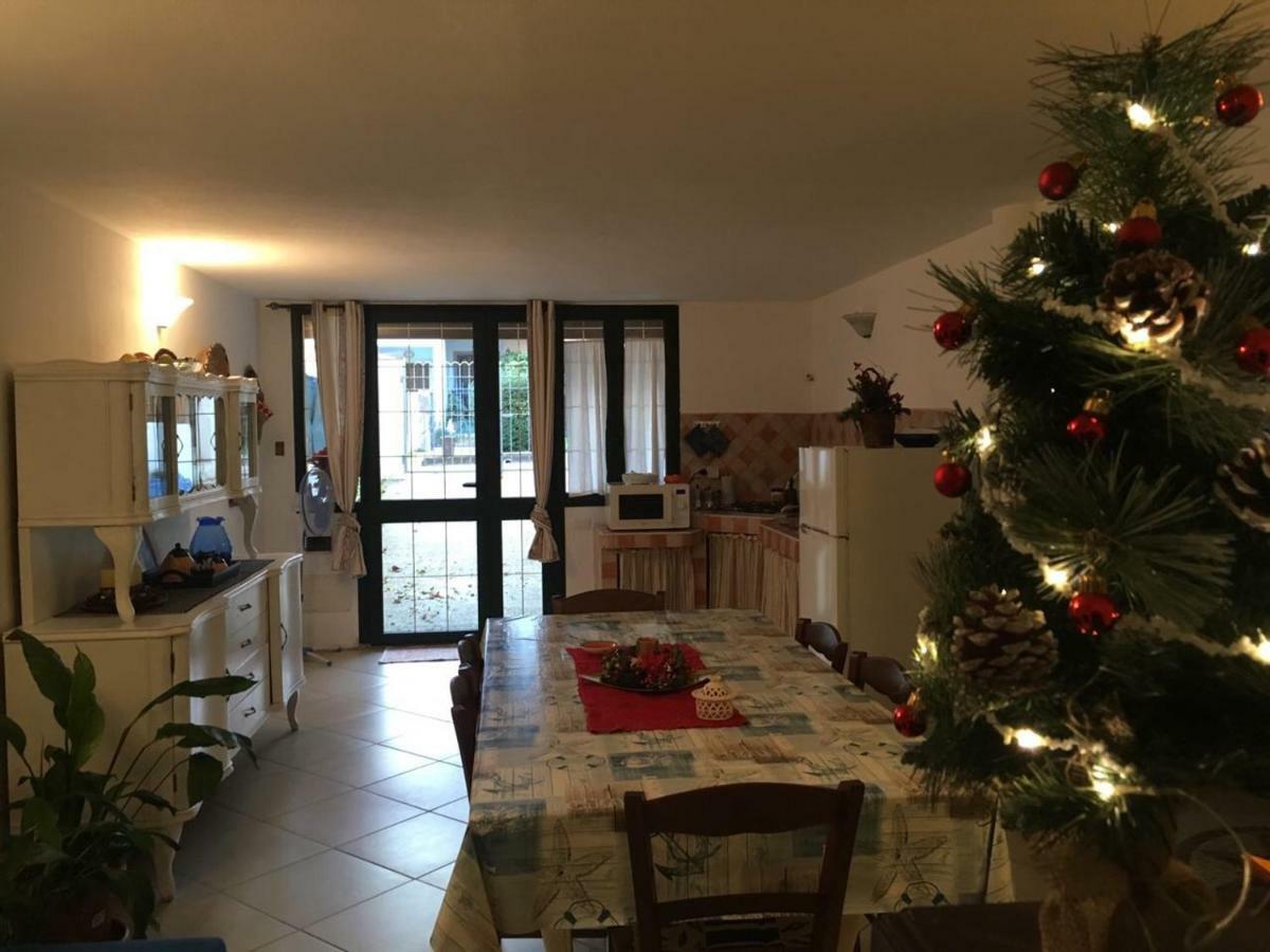 Casa Vacanze Laura ตอร์โตลี ภายนอก รูปภาพ